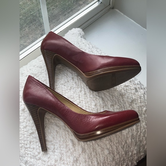 Red Heels - Picture 4 of 5